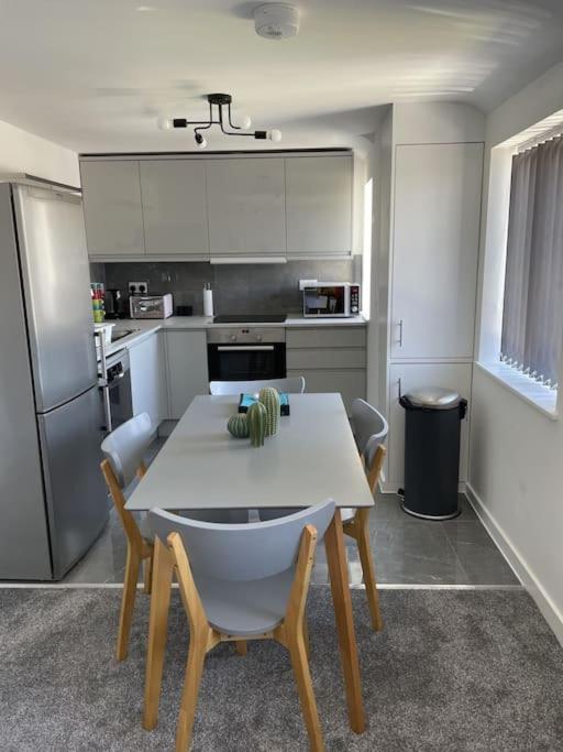 Paradigm House, Modern 2-Bedroom Duplex Apartment 2, Free Parking, Oxford Exterior foto